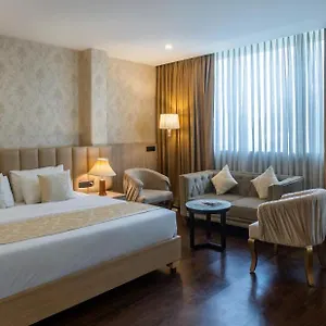  Hotel The Woodbury India