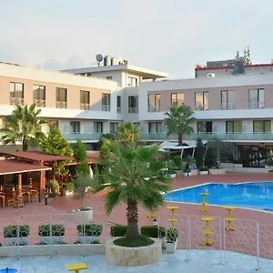 Semesteranläggning (resort) Te Stela & Yrsheku